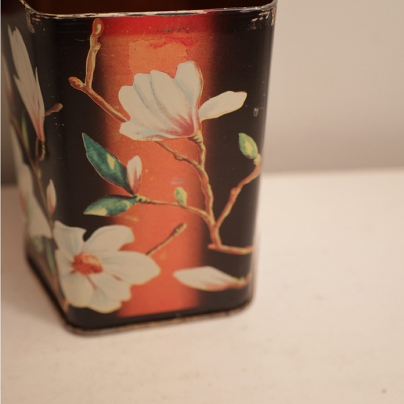 Floral Tea Tin Box with Magnolia Design - Picture 4 of 10